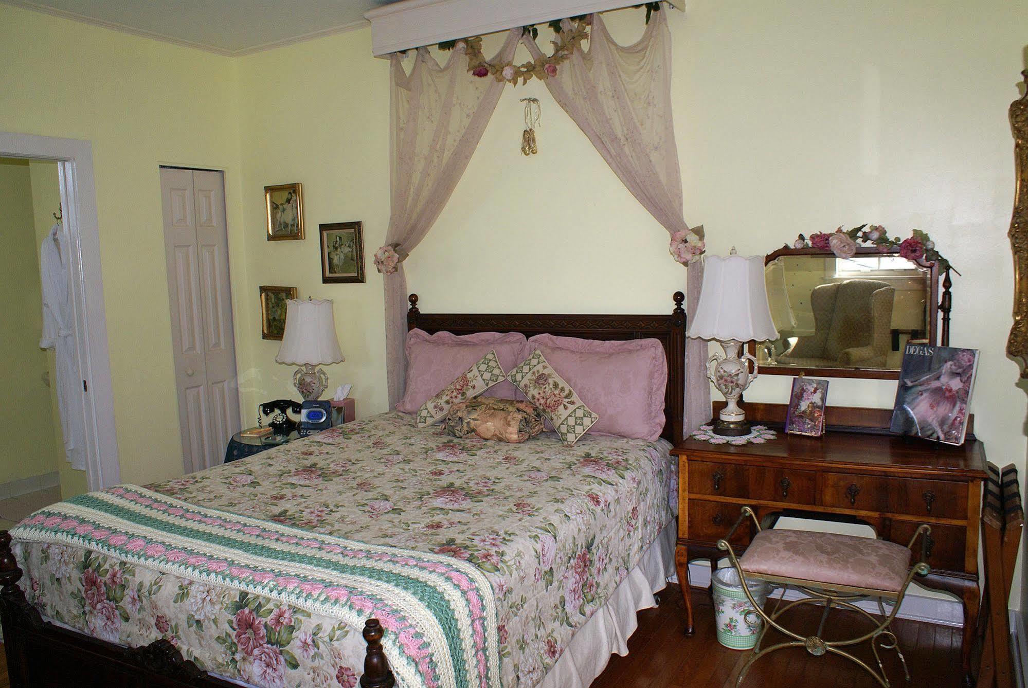 לייק וורת' Sabal Palm House Bed And Breakfast מראה חיצוני תמונה